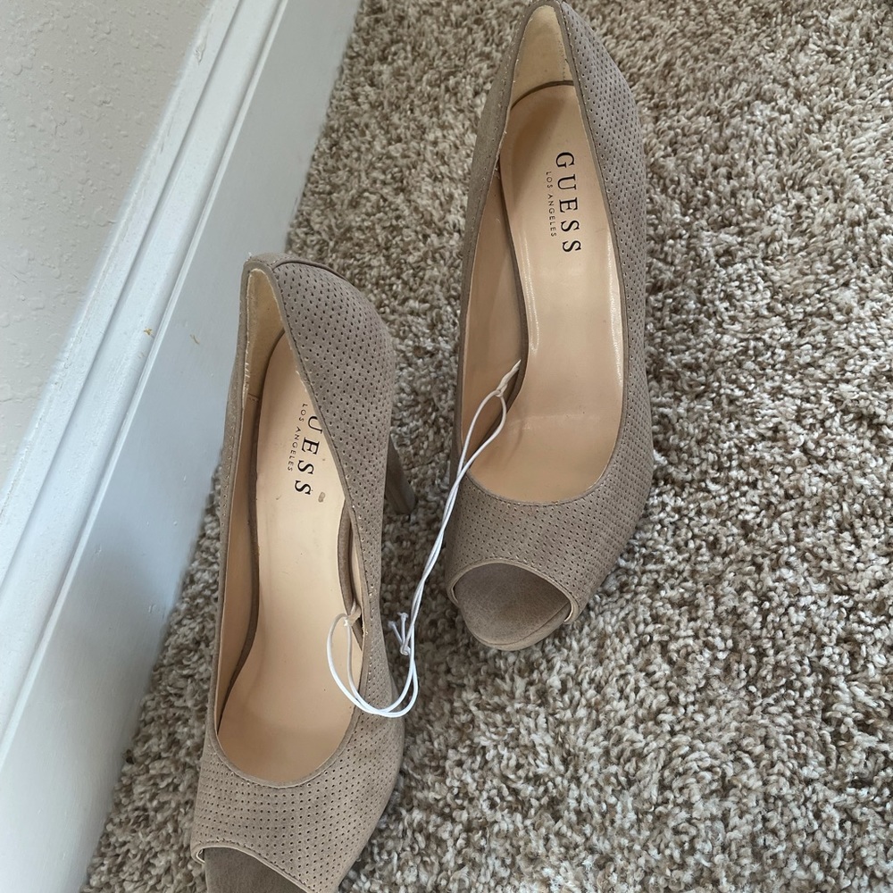 Brand New Guess Peep Toe Nude Heel - Picture 3 of 3